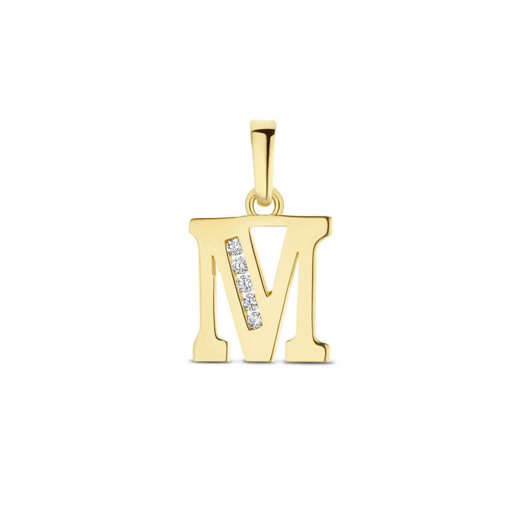 De hanger letter zirkonia 14K geelgoud uit de Van der Kooij Collectie heeft een M-vorm met een verticale rij sprankelende zirkonia's aan de linkerkant en een eenvoudige bale, stijlvol gepresenteerd op een witte achtergrond.