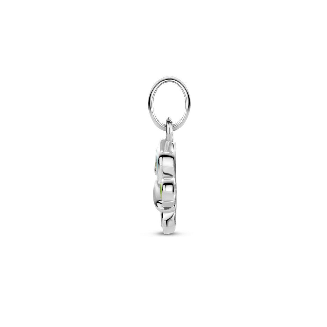Een zijaanzicht van de Van der Kooij Collectie hanger vlinder zilver gerhodineerd, een zilveren vlinderbedel met een ronde lus en een gedetailleerd, licht gebogen ontwerp – ideaal voor kinderen en vrouwen – afgebeeld tegen een effen witte achtergrond.