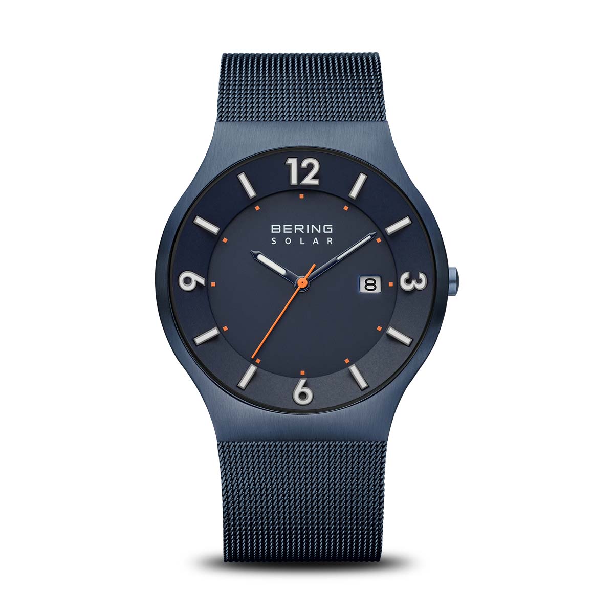 Uhr mit blauem Zifferblatt, orangefarbenem Sekundenzeiger und blauem Mesh-Armband