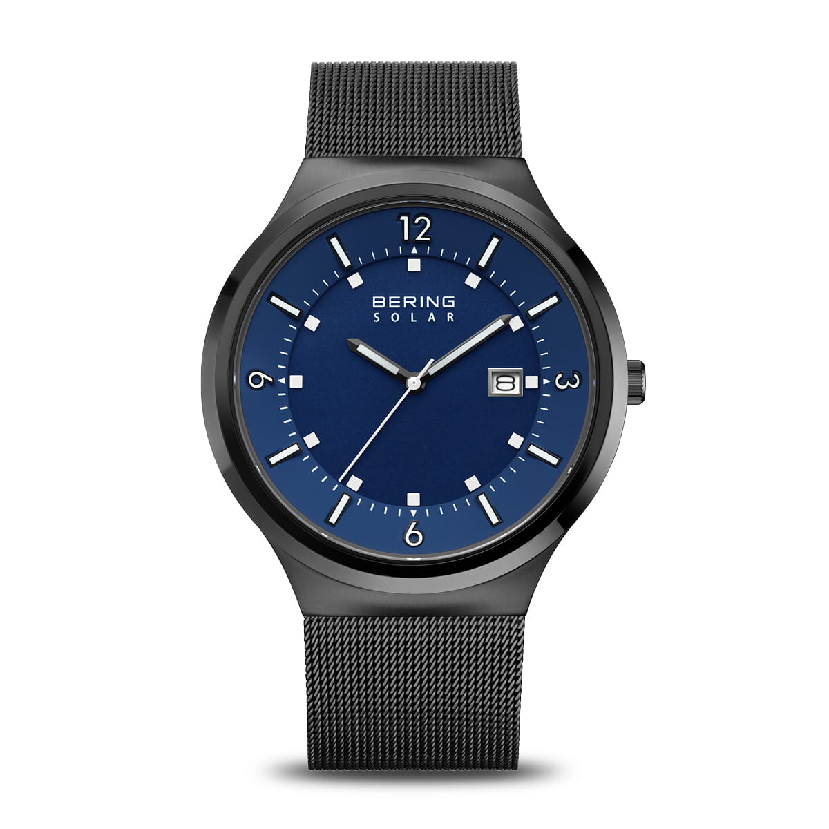 Uhr mit schwarzem Gehäuse, blauem Zifferblatt und schwarzem Mesh-Armband