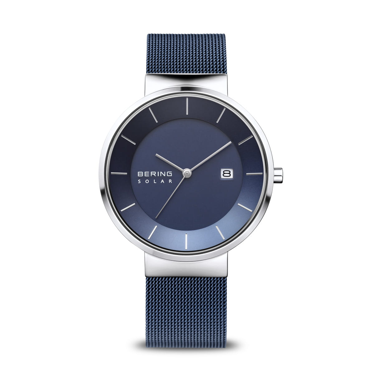 Uhr mit blauem Zifferblatt, silbernem Gehäuse und blauem Mesh-Armband