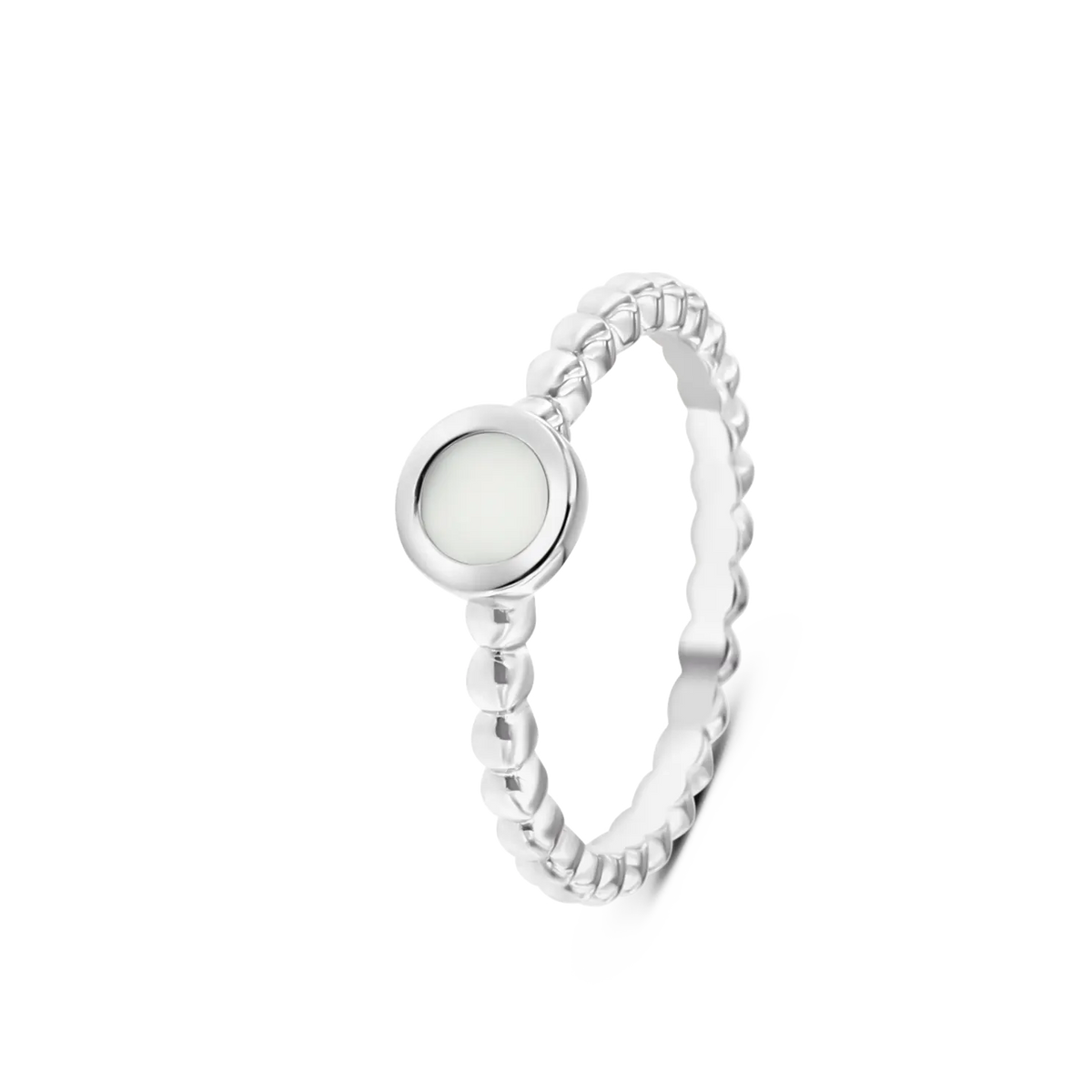 Asymmetrischer Ring aus Silber mit runder, weißer Steinfassung und feiner, strukturierter Band.