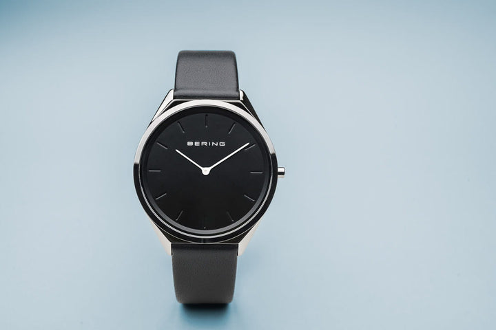 Bering Unisex-Uhr mit schwarzem Zifferblatt – 17039-402
