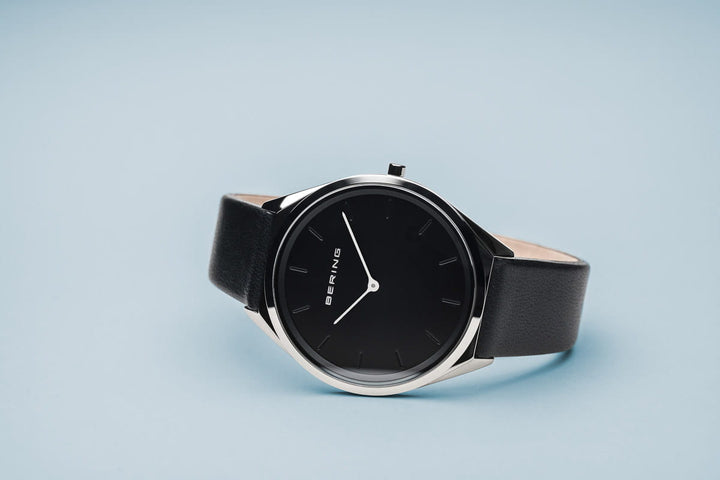Bering Unisex-Uhr mit schwarzem Zifferblatt – 17039-402