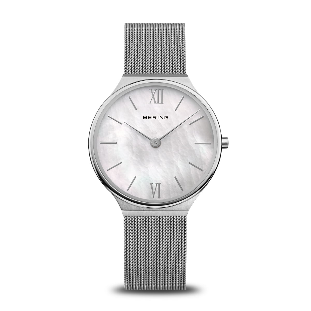 Damenarmbanduhr mit silbernem Gehäuse, weißem Zifferblatt und silbernem Mesh-Armband