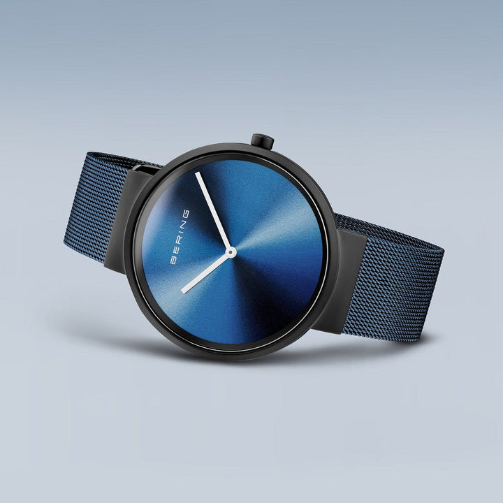 Bering Herrenuhr mit mehrfarbigem Zifferblatt – 19039-327