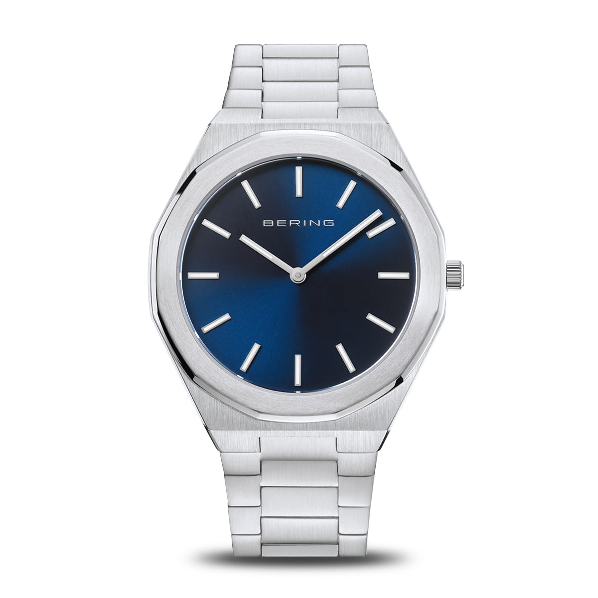 Herrenarmbanduhr mit blauem Zifferblatt und silbernem Gehäuse sowie Armband aus Edelstahl