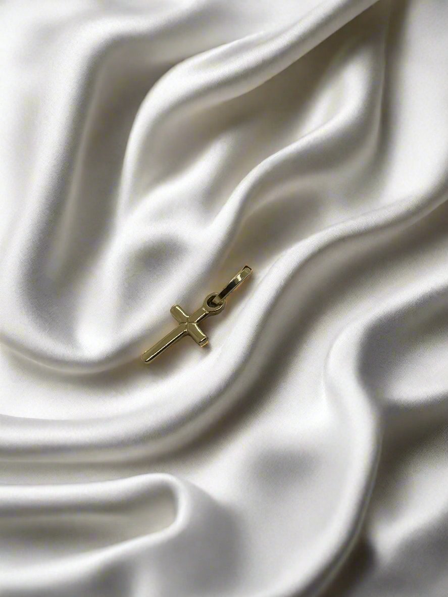 Hänger aus 14K Gelbgold in Form eines Kreuzes, leicht und glänzend