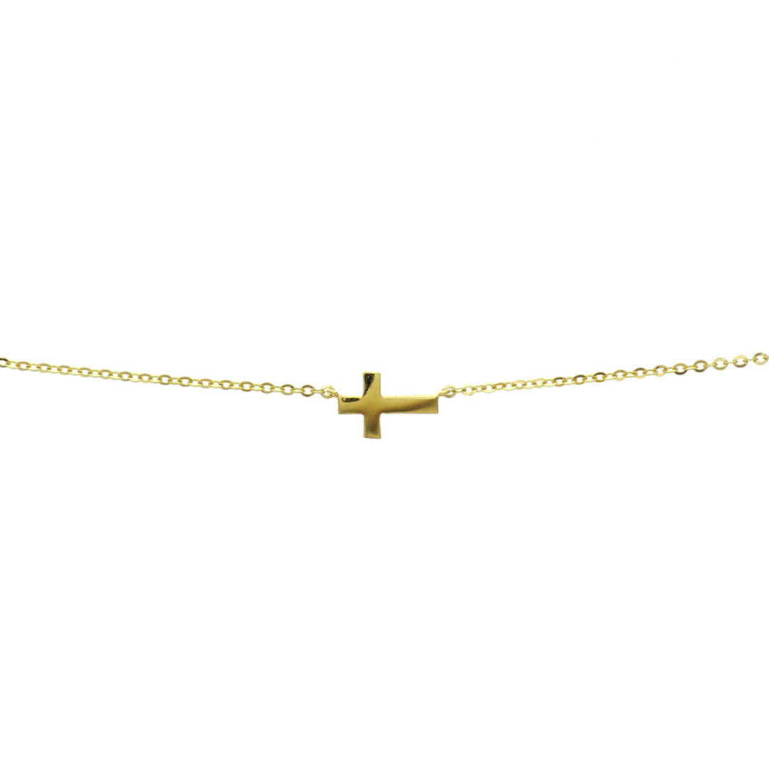 Het Van der Kooij Collectie collier kruis 41 - 43 - 45 cm in 14K geelgoud heeft een kleine, horizontale kruis hanger, elegant gecentreerd op een effen witte achtergrond.