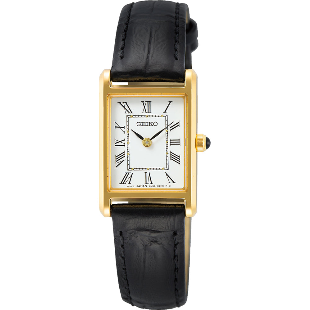 Het Seiko Dames Horloge SWR054P1 heeft een rechthoekige gouden kast, een witte wijzerplaat met zwarte Romeinse cijfers, zwarte wijzers en een zwarte leren band met zichtbare stiksels. Dit elegante kwartshorloge combineert klassieke stijl en betrouwbaarheid.