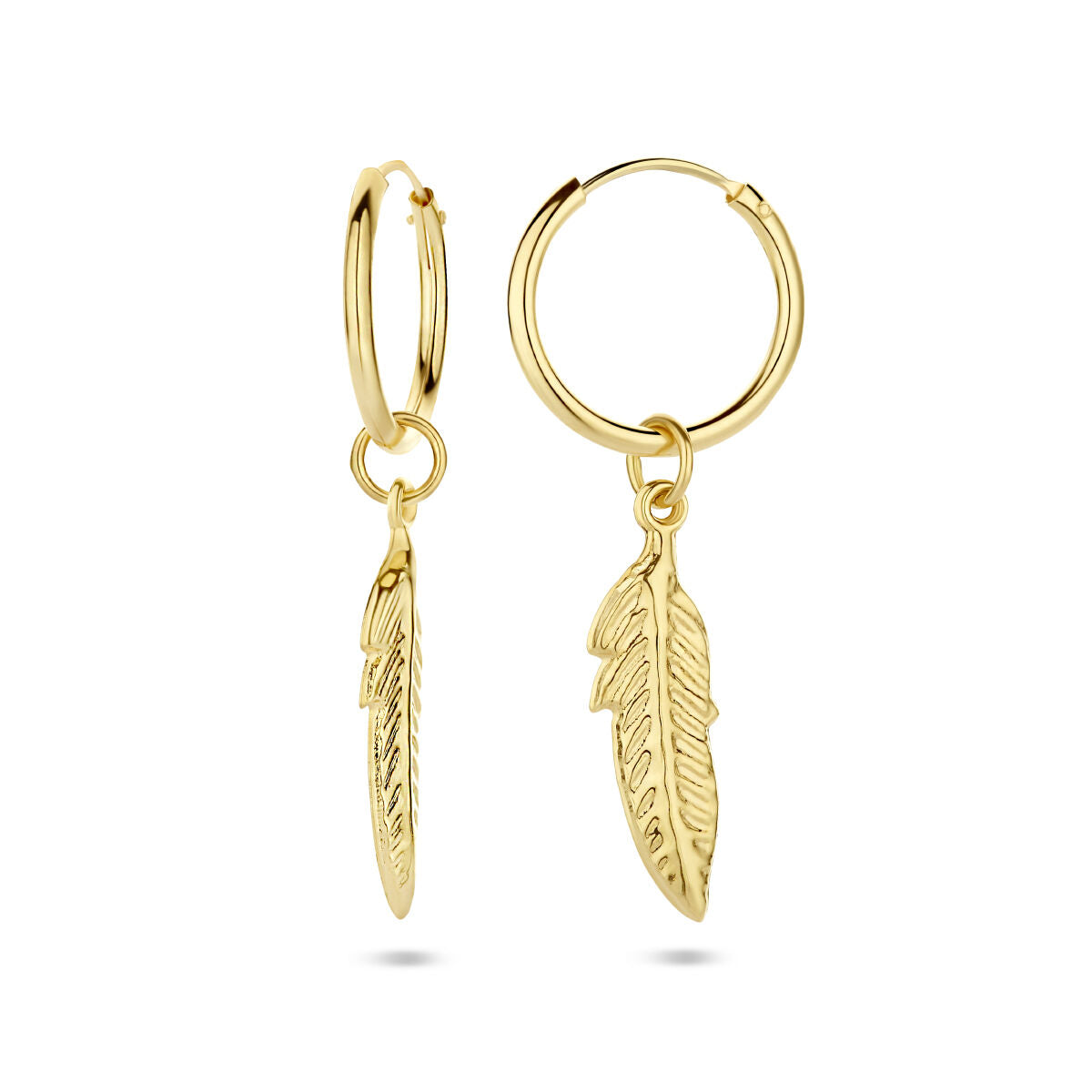 Klapp-Ohrringe aus 14K Gelbgold mit einem hängenden Feder-Anhänger