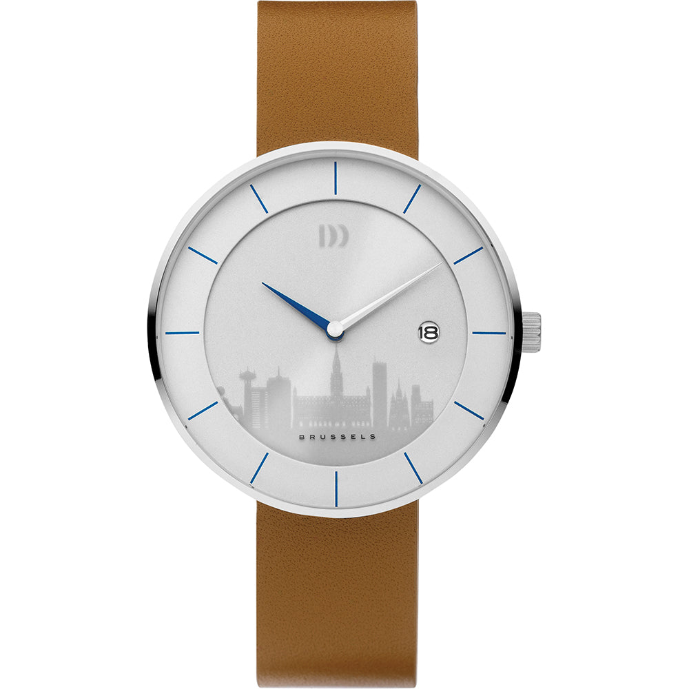Uhr mit silbernem Gehäuse, weißem Zifferblatt und braunem Silikonarmband, mit blauen Akzenten und Datumsanzeige.