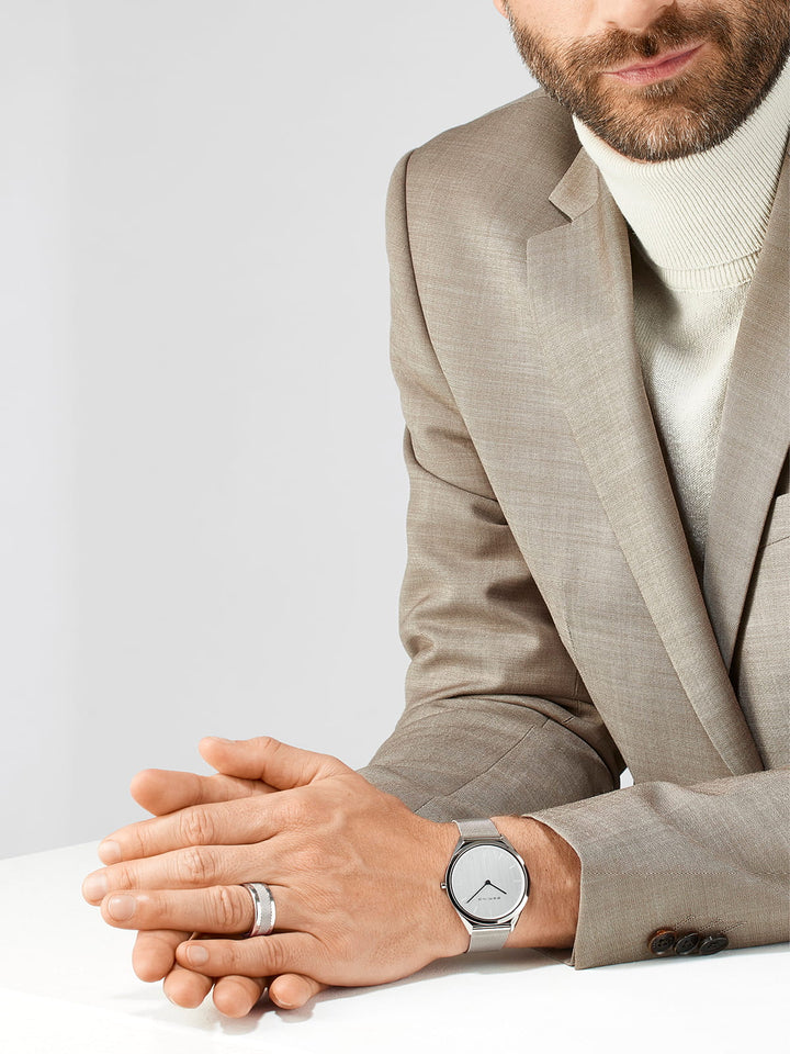 Bering Unisex-Uhr mit silbernem Zifferblatt – 17039-000 