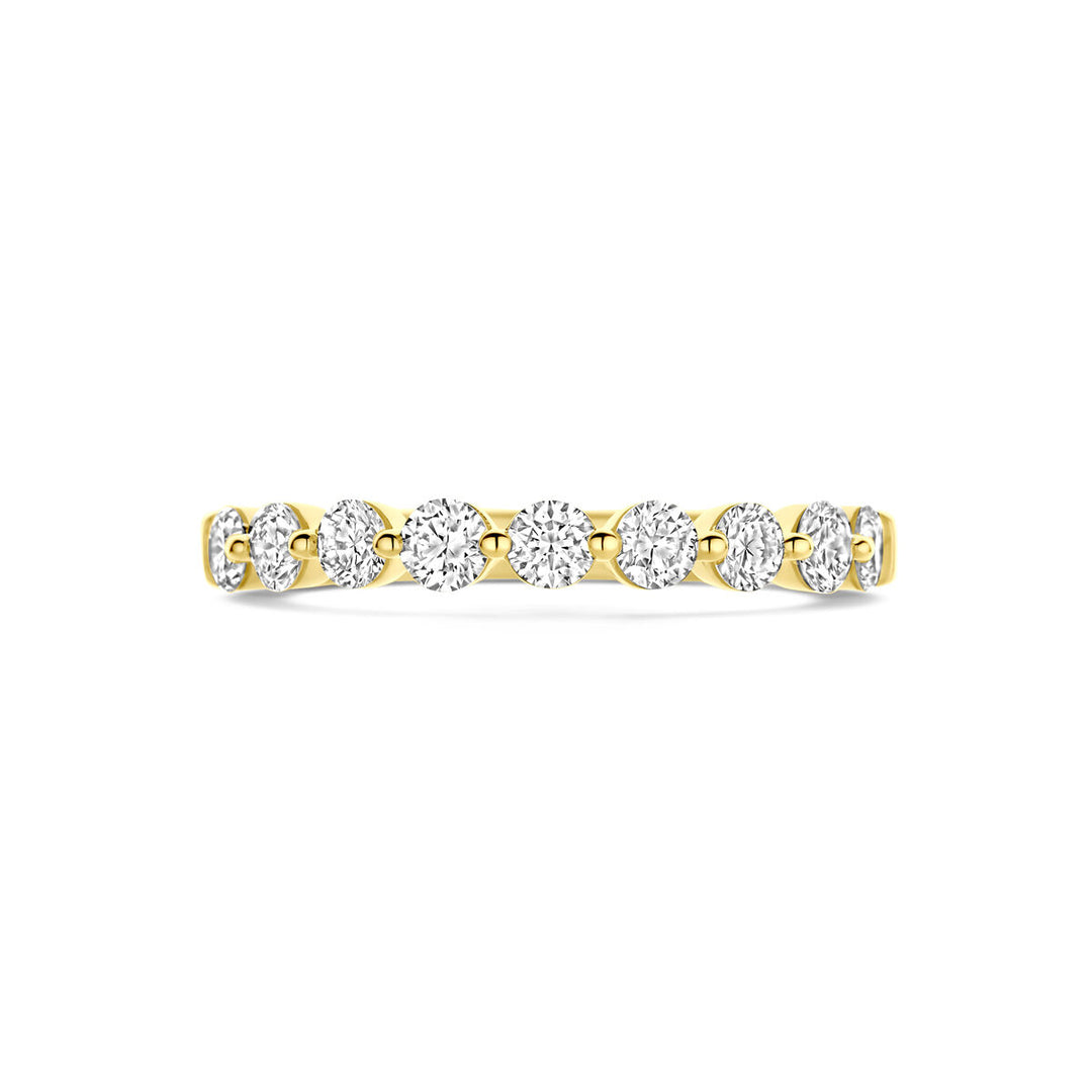 De Van der Kooij Collectie ring lab grown diamant 0.75ct H SI in 14K geelgoud is een damesring met een rij ronde diamanten in een gedeelde tand zetting, getoond tegen een witte achtergrond.
