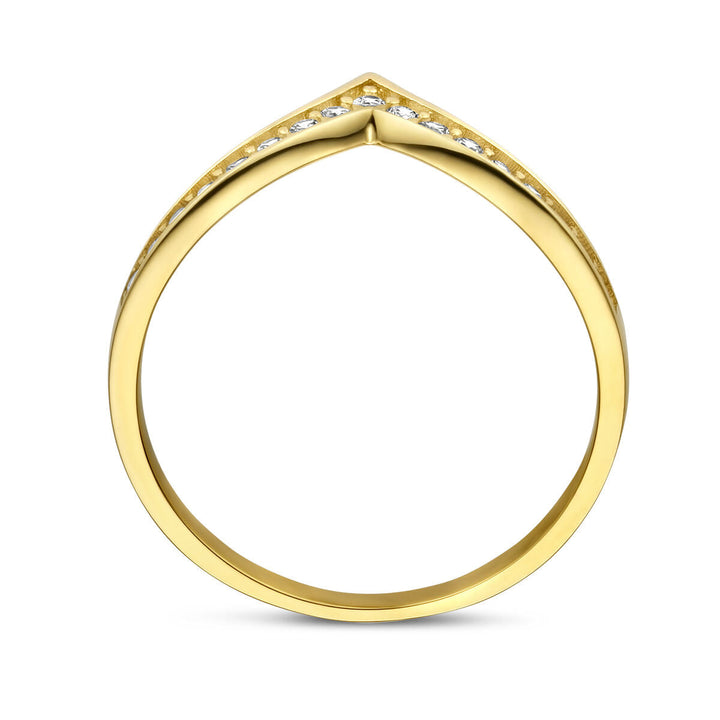 De ring v zirkonia 14K geelgoud uit de Van der Kooij Collectie is een chevronvormige ring van 14k geelgoud, bezet met fonkelende witte zirkonia langs de bovenrand voor een echte, elegante uitstraling.