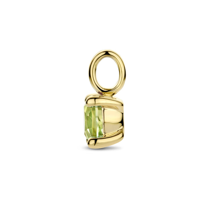 De hanger peridot 14K geelgoud van Van der Kooij Collectie heeft een kleine, facetgeslepen rechthoekige lichtgroene peridot gezet in 14k geelgoud met een ronde lus, afgebeeld op een effen witte ondergrond.