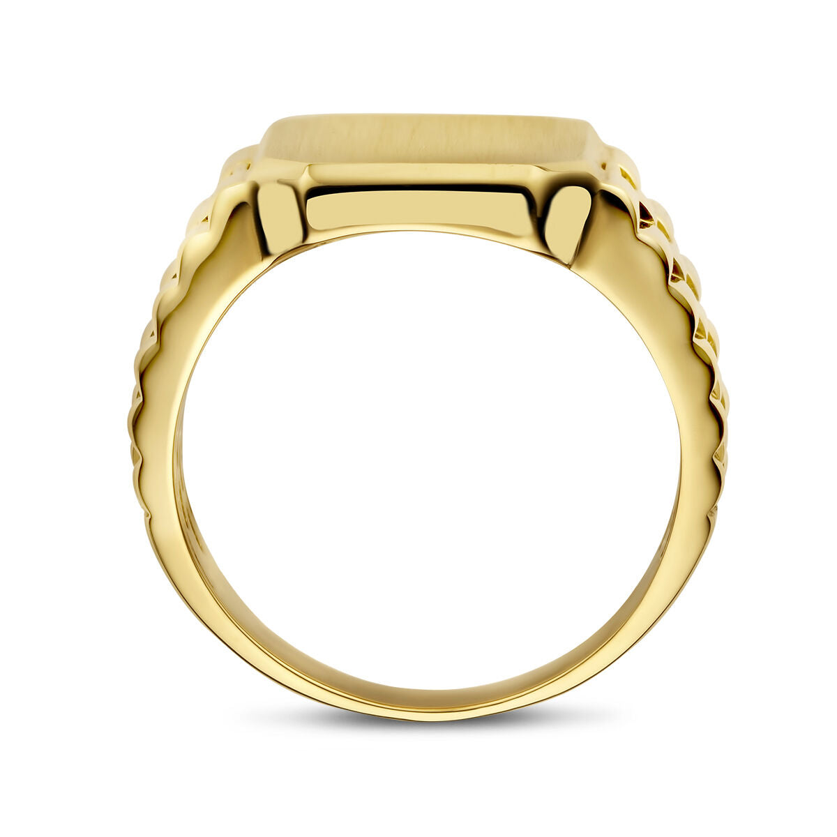 De graveer gematteerd 14K geelgoud uit de Van der Kooij Collectie heeft een rechthoekige, vlakke bovenkant en fraai patroon op de band. Deze stijlvolle herenring wordt zijdelings getoond tegen een witte achtergrond.
