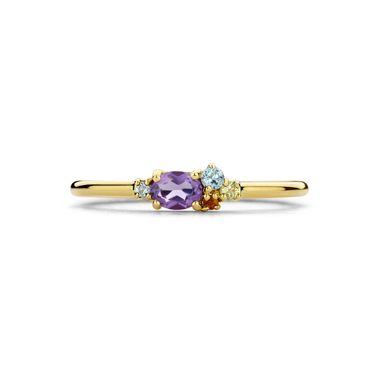 Een delicate Van der Kooij Collectie ring in 14K geelgoud, bezet met natuurlijke kleurstenen (0.16ct) op een dunne gouden band.