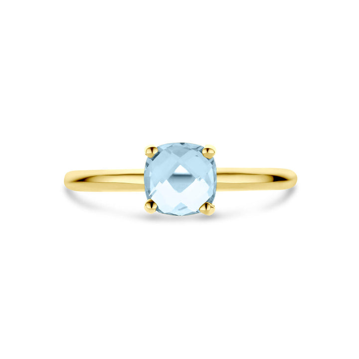 De Van der Kooij Collectie ring topaas 14K geelgoud is een delicate gouden ring met een dunne band, waarop een cushion-cut blauwe topaas edelsteen in een vier-punts zetting.