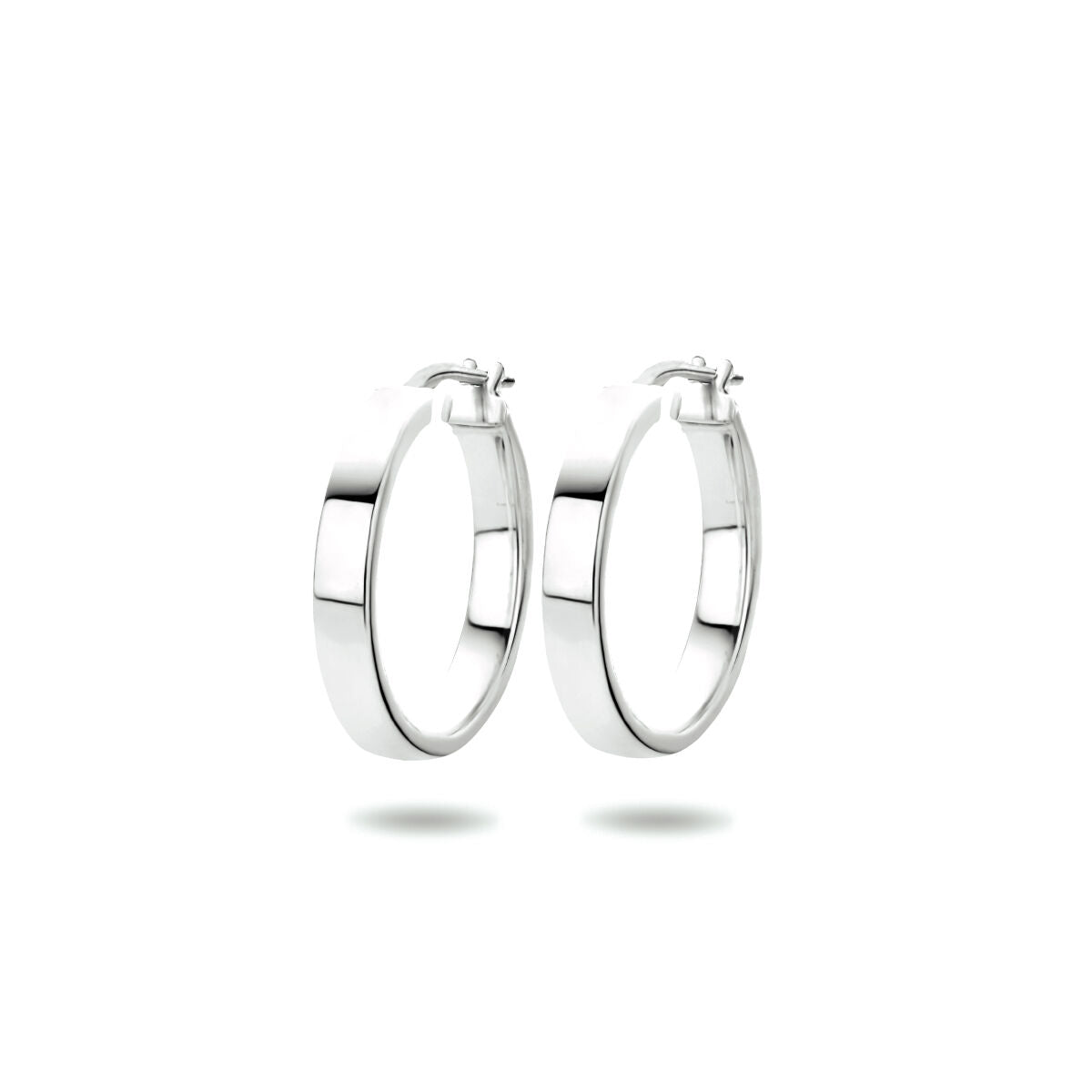 Ohrhänger aus rhodiniertem Silber mit glatter, glänzender Oberfläche und klassischem Design