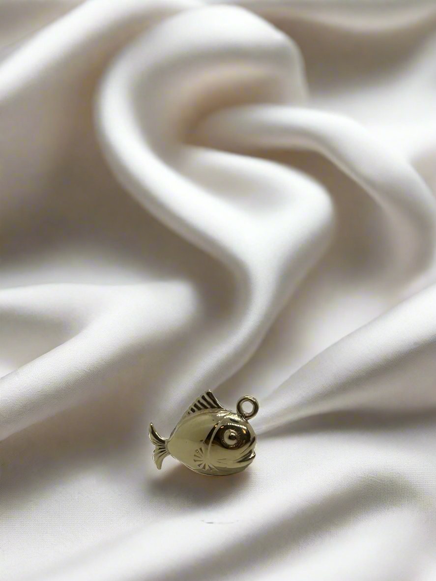 Vintage Anhänger in Form eines Fisches aus 14k Gold mit glänzender Oberfläche
