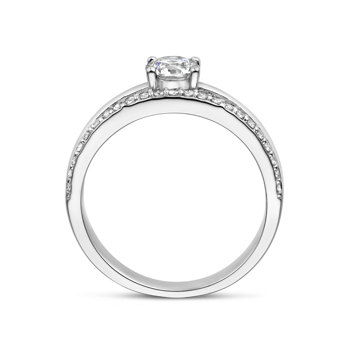De Van der Kooij Collectie ring zirkonia zilver gerhodineerd heeft een slanke zilveren band met fonkelende zirkonia steentjes, vanaf de zijkant afgebeeld tegen een witte achtergrond.
