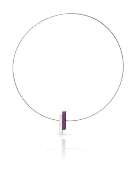 Collier mit einfachem Design, silbernes Halsband und lila Stäbchen als Anhänger