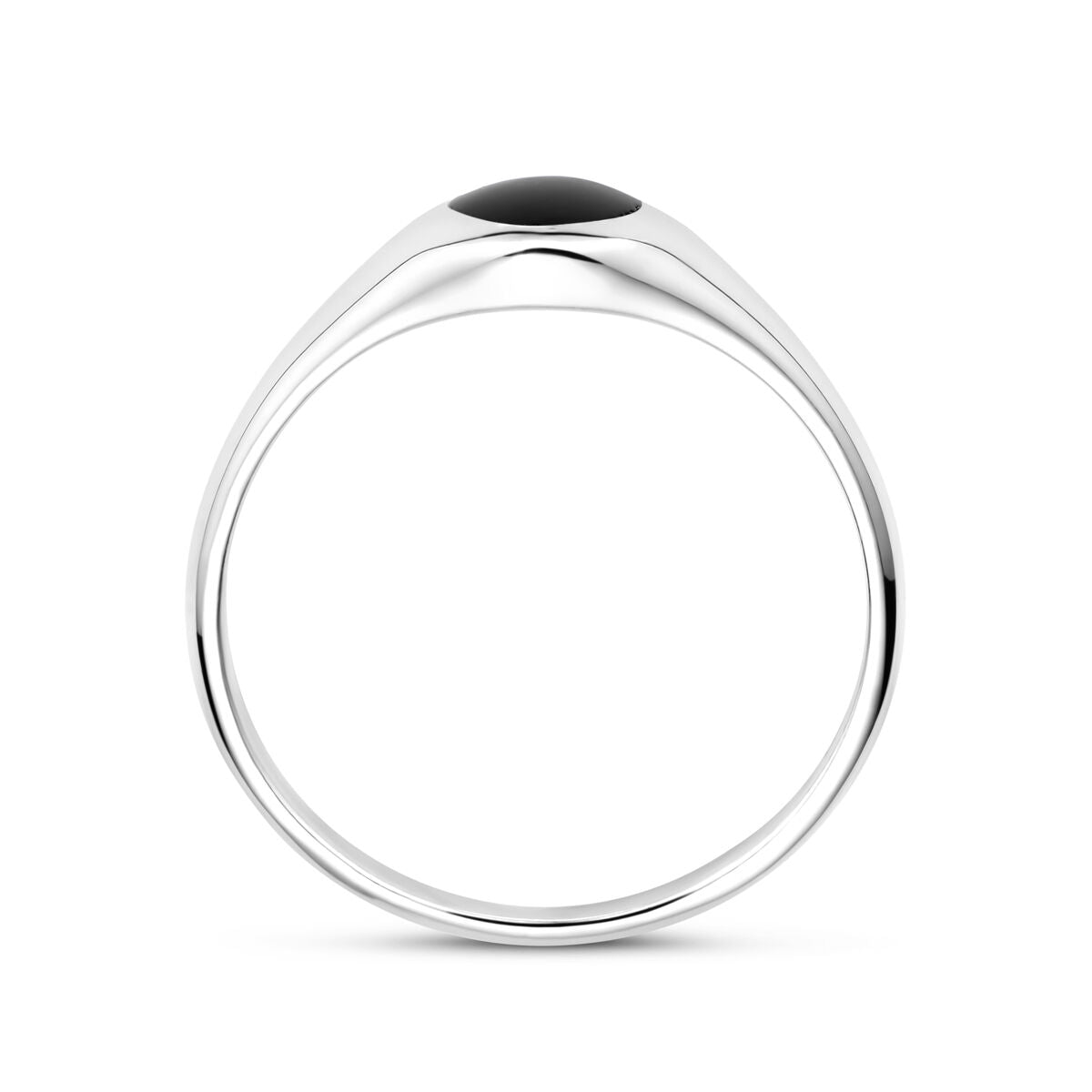 Een minimalistische ring onyx zilver gerhodineerd van Van der Kooij Collectie, met een gladde ovale zwarte steen. Een elegante keuze voor dames die houden van een verfijnde stijl, gefotografeerd op een witte achtergrond.
