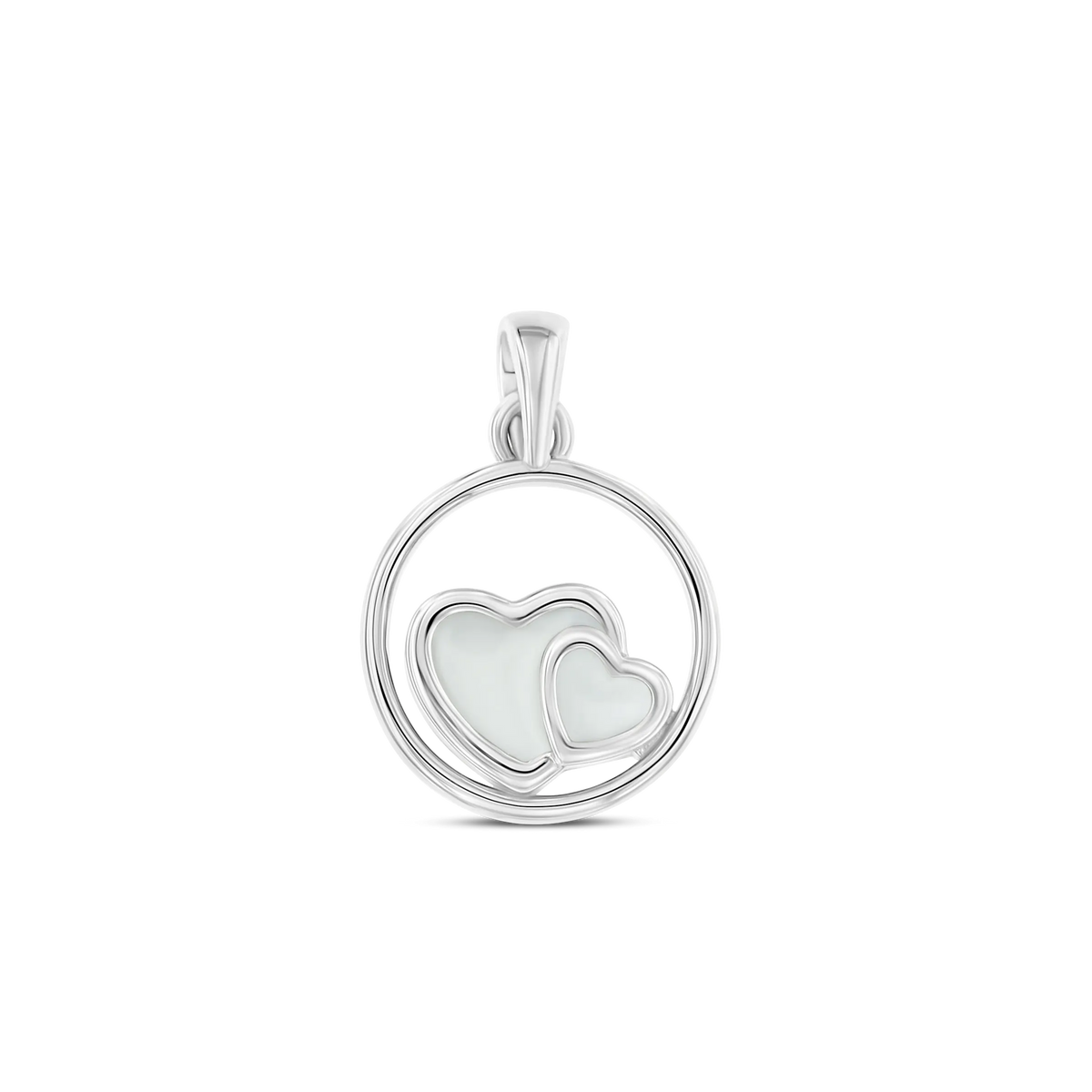 De Amélie AsHanger massief van Juwelier van der Kooij is een zilveren hanger met twee overlappende hartvormen in een cirkelvormig frame, weergegeven op een effen witte achtergrond.