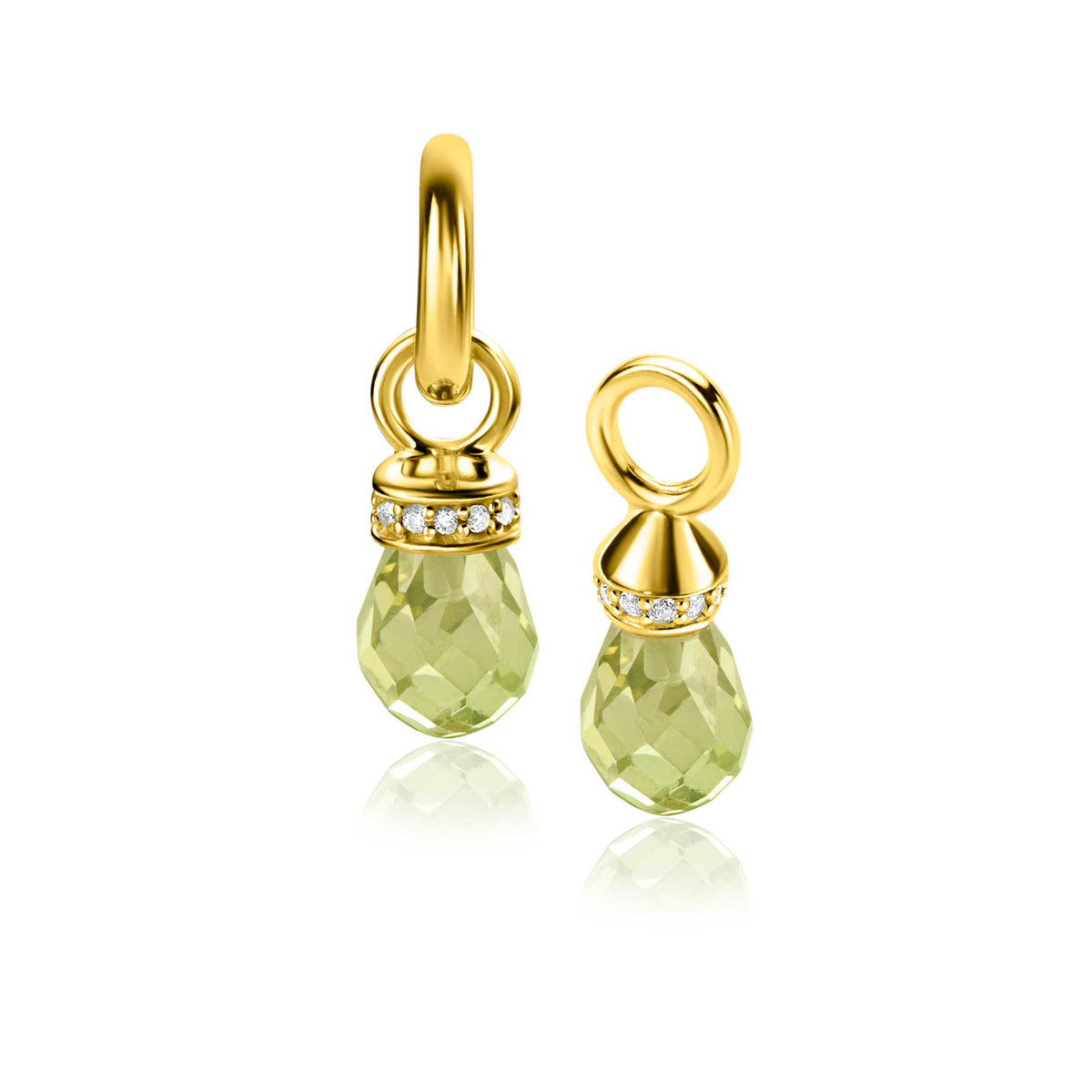 Goldplattierte Ohrringe mit grünem, facettiertem Edelstein und kleinen, funkelnden Zirkonia.
