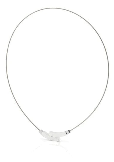 Collier mit doppeltem Bogen aus Silber mit klaren Akzenten und schlichter Form