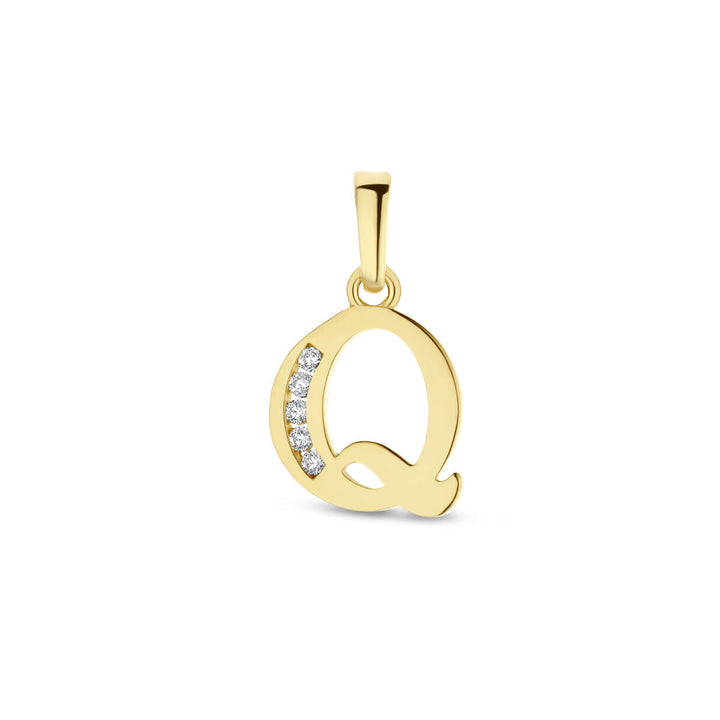 Van der Kooij Collectie hanger letter zirkonia 14K geelgoud: een gouden hanger in de vorm van een Q, versierd met fonkelende zirkonia's aan de linkerkant en een effen witte achtergrond.