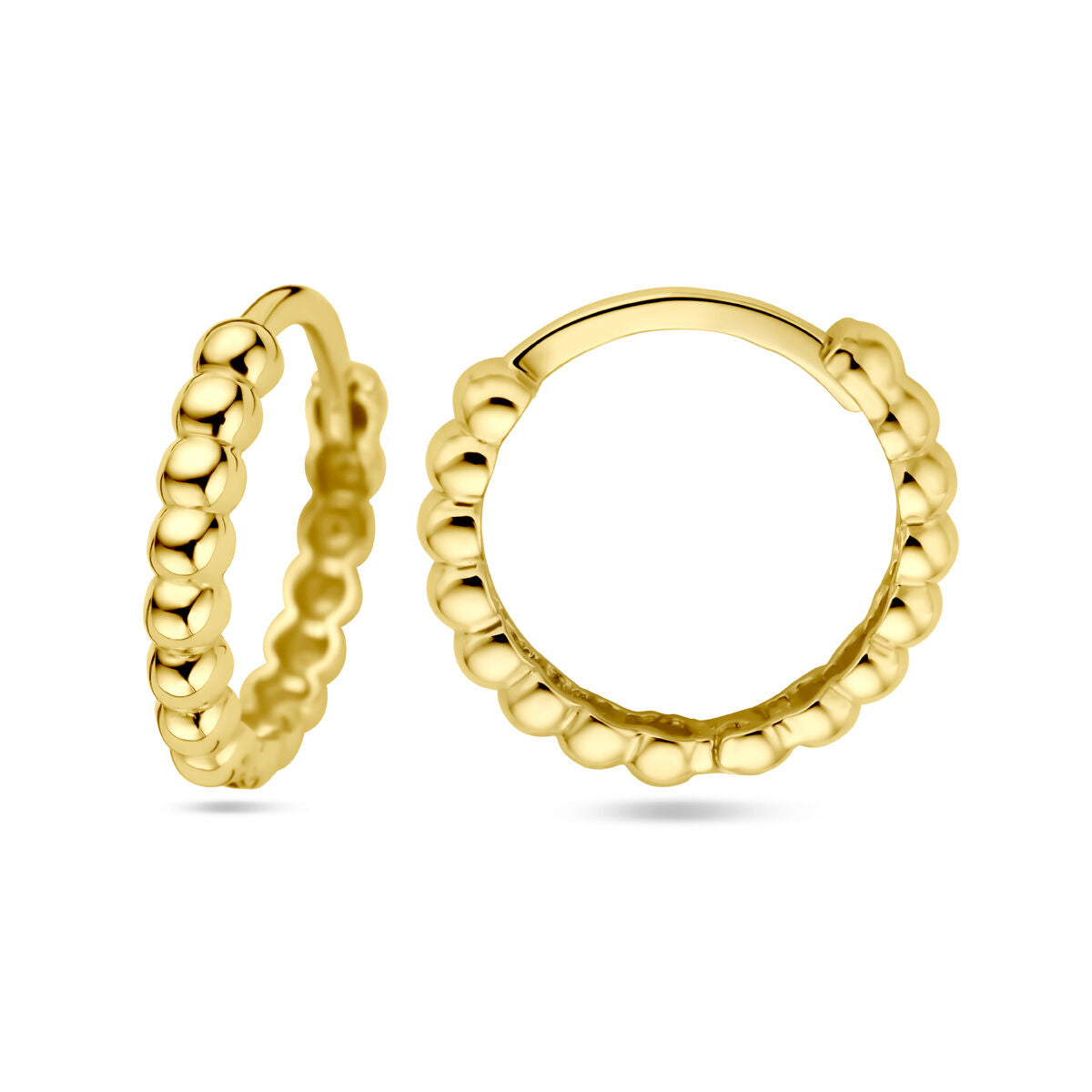 De Van der Kooij Collectie klapoorringen bolletjes 14K geelgoud hebben een kralenontwerp, weergegeven vanaf de zijkant en voorkant op een witte achtergrond-perfecte dames oorringen voor elke gelegenheid.