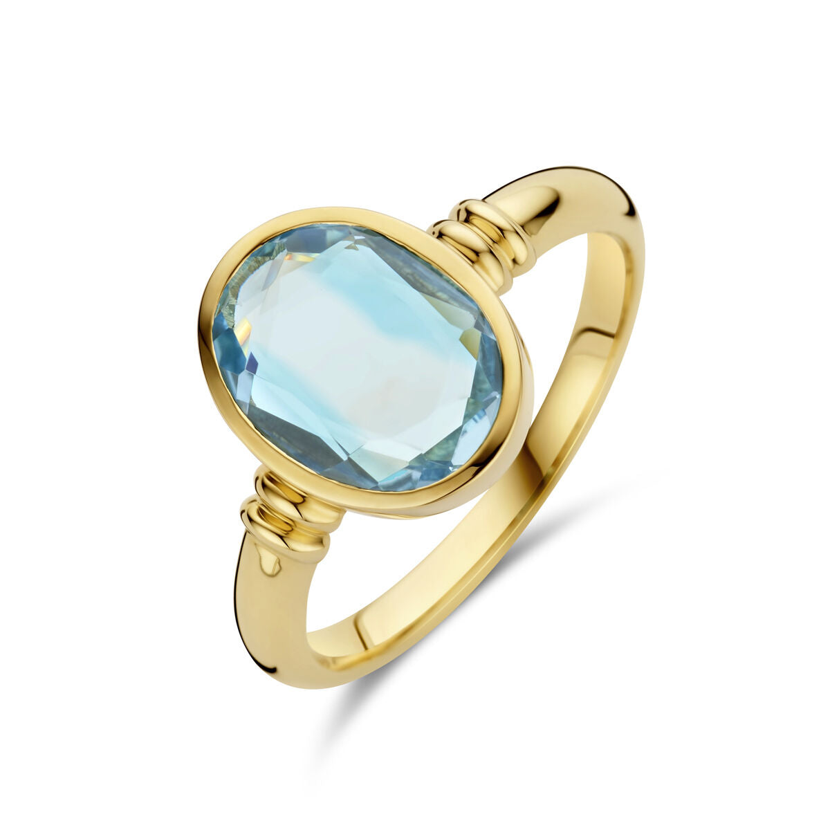 Ring aus 14K Gelbgold mit ovalem, himmelblauem Topas