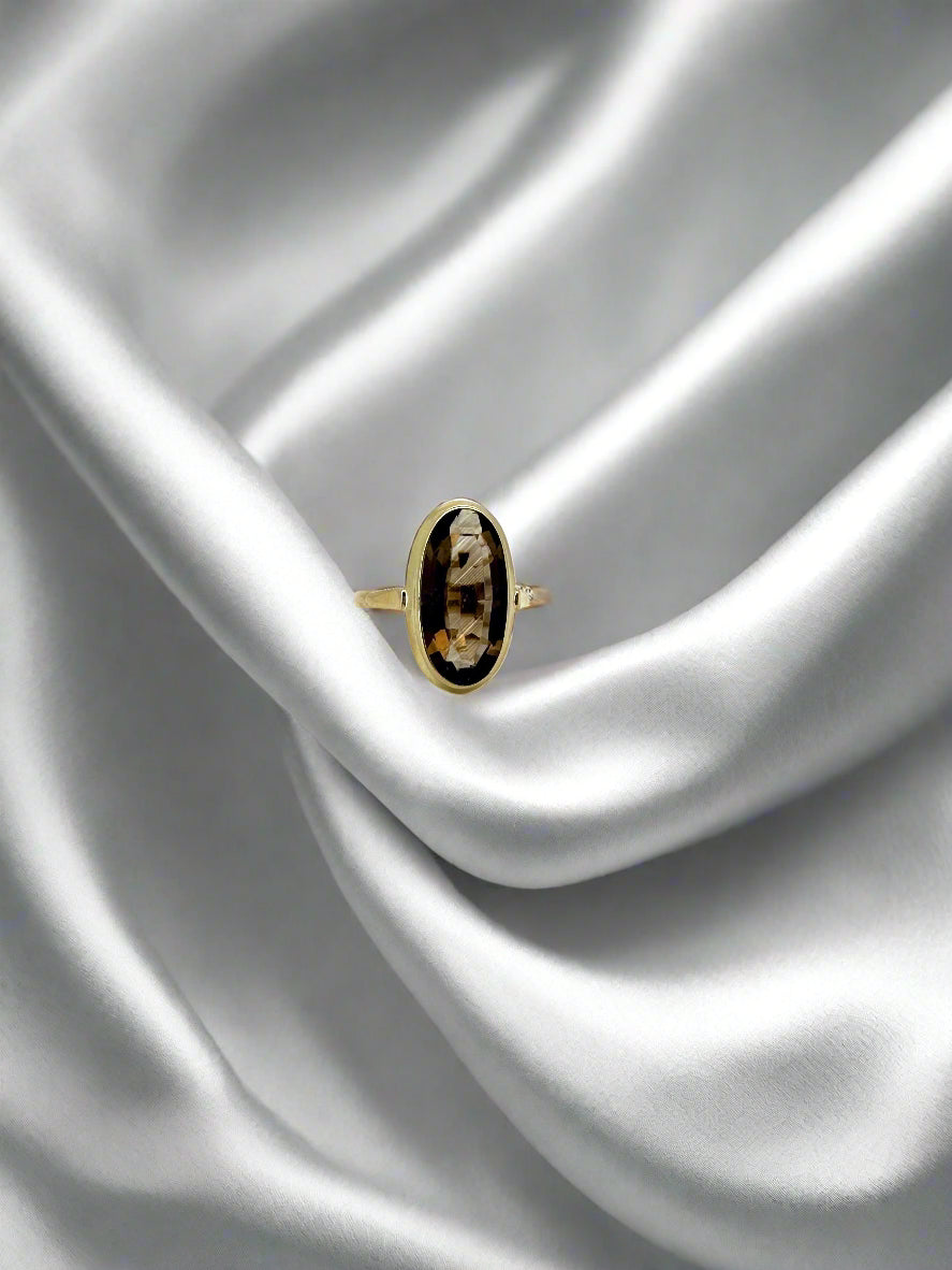 Vintage Ring aus 14k Gold mit ovalem Rauchquarz und filigraner Fassung