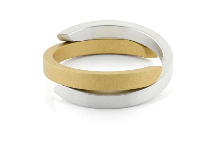 Armband mit gekreuztem Design in mattem Gelb und silbernem Finish