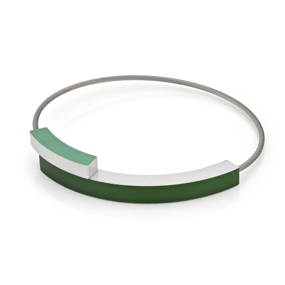 Armband mit zwei Bögen in Grün und Silber, schlichte Form ohne Verschluss