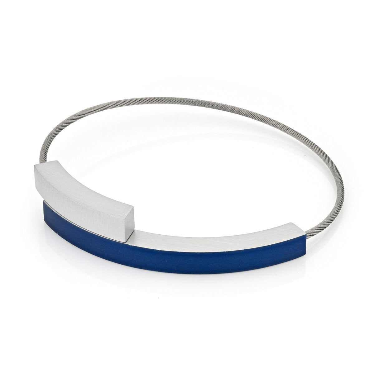 Armband mit zwei blauen Bögen und silbernem Band
