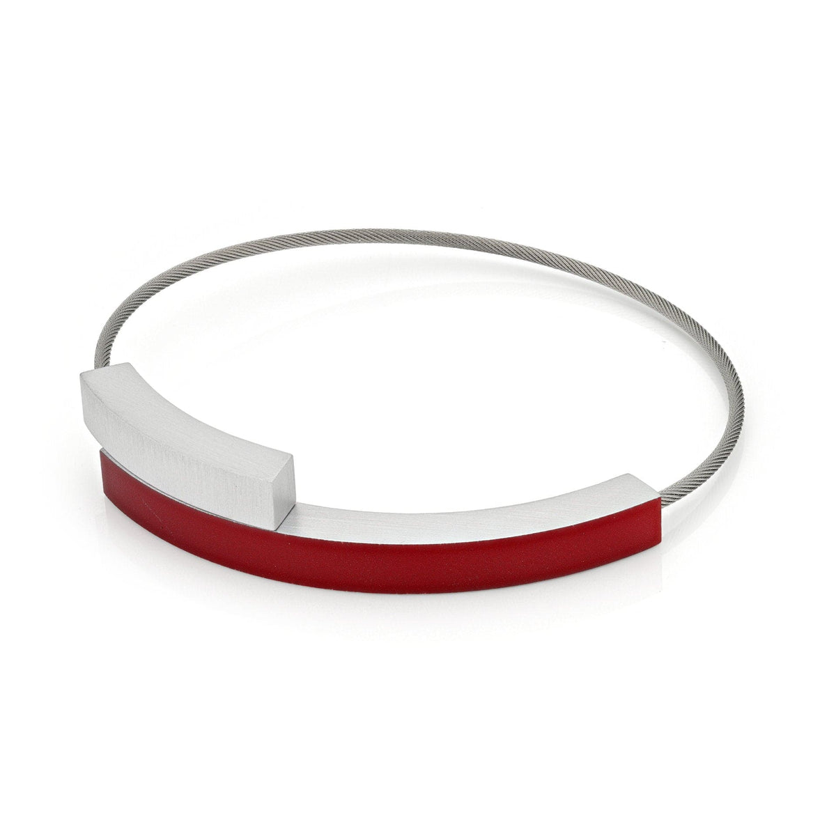 Armband mit zwei roten Bögen und silbernem, dünnem Gehäuse
