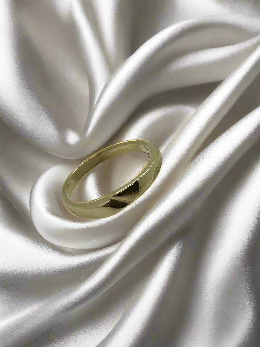 Vintage Ring aus 14k Gelbgold mit glatter Oberfläche und leicht gewölbter Form