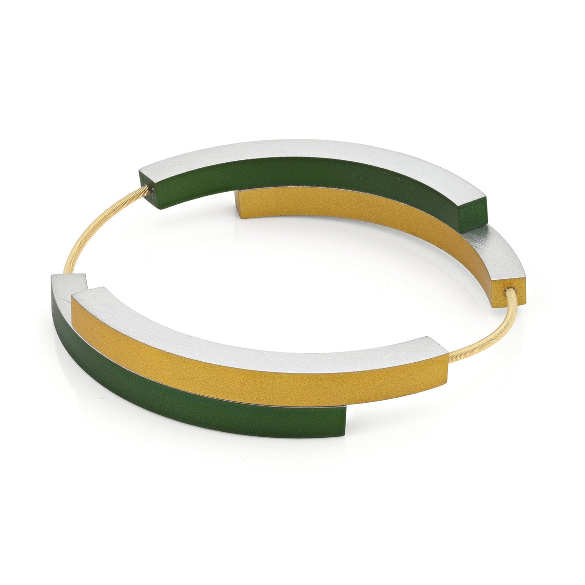 Armband mit vier Bögen in Grün und Gold, aus Metall mit glänzender Oberfläche