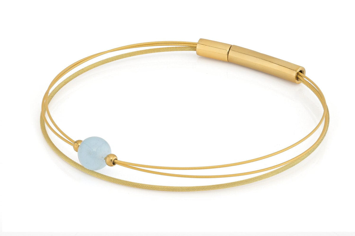 Armband mit goldfarbenem Design und Aquamarin-Edelstein, zwei feine Drähte mit Magnetverschluss