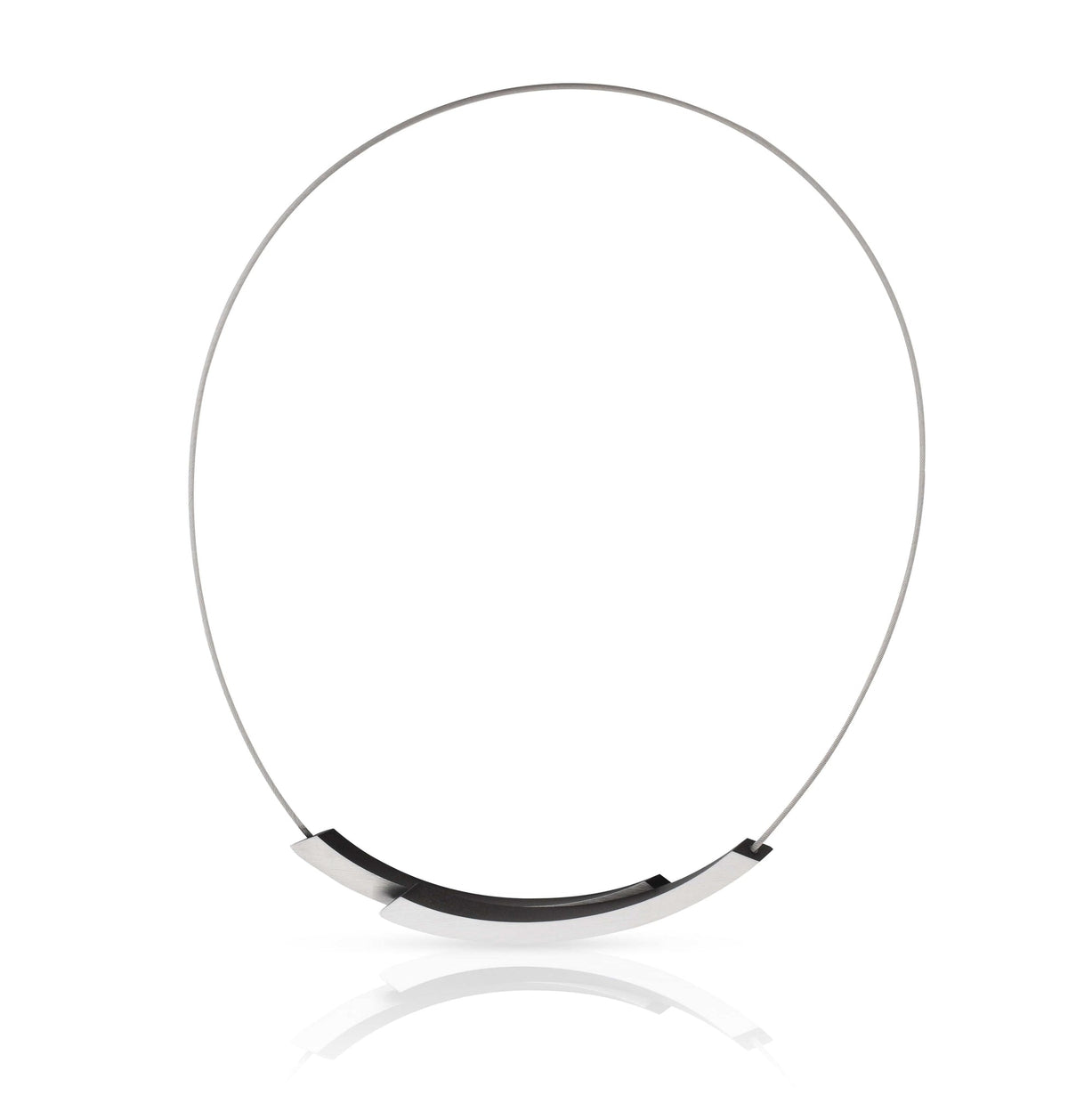 Collier mit schwarzem Bogen und silbernem Rahmen, schlichte und moderne Form