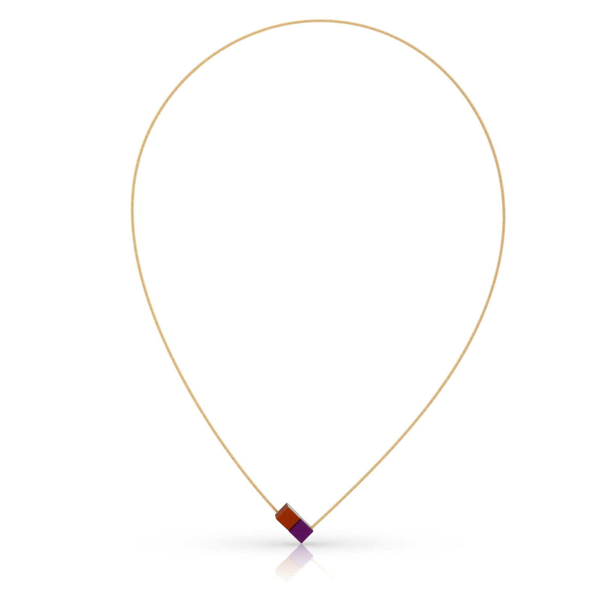 Collier mit zwei orange und lila Würfeln an goldfarbener Drahtkette