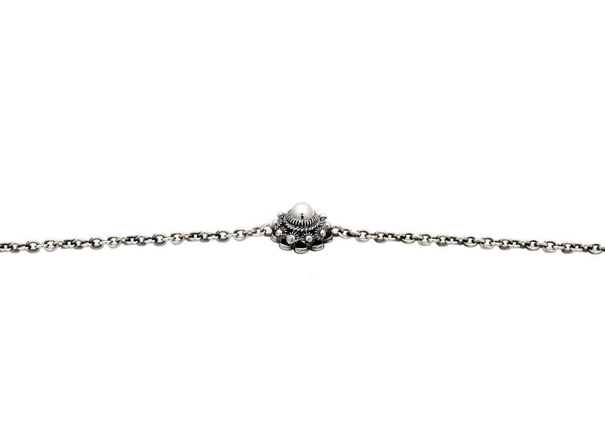 Armband mit 6 mm großer Zeeuwse Knoop und feiner Silberkette