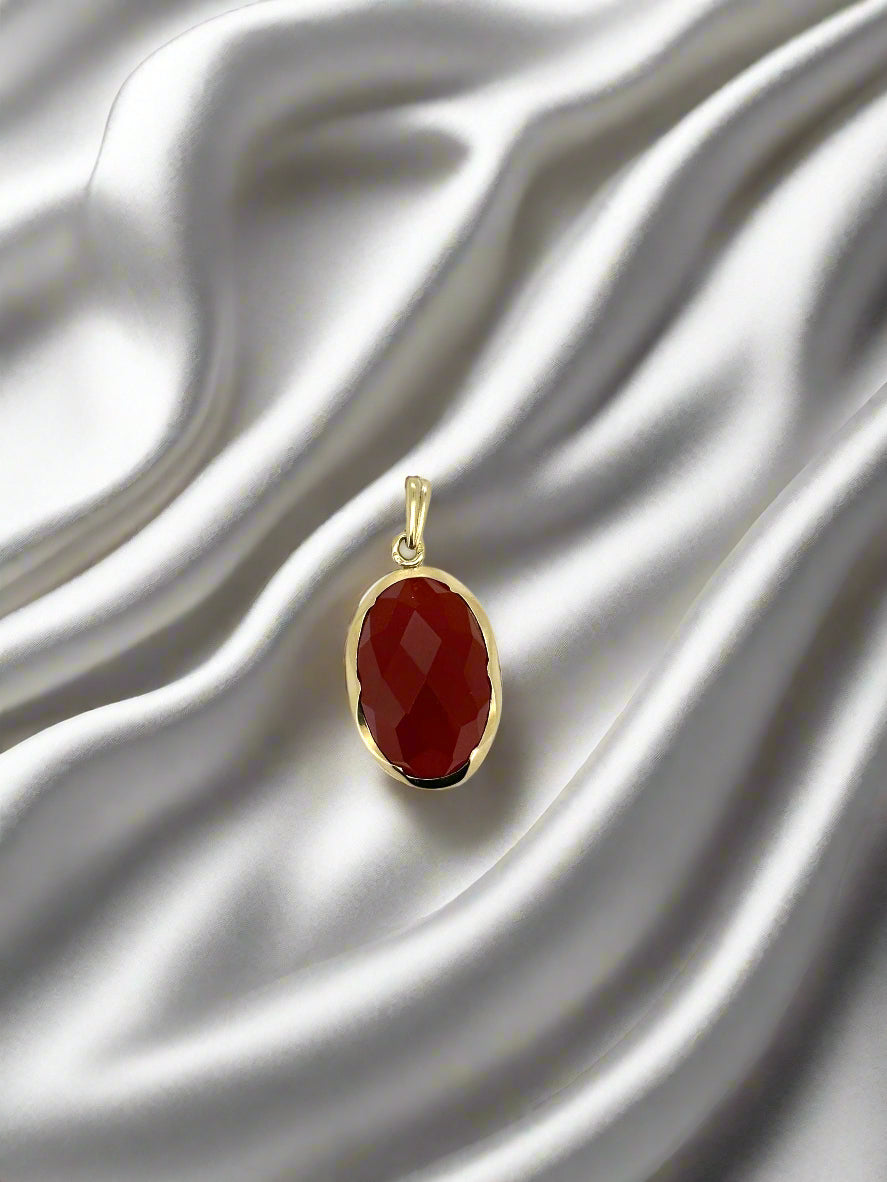 Vintage Anhänger aus 14k Gold mit facettiertem, rotem Karneol
