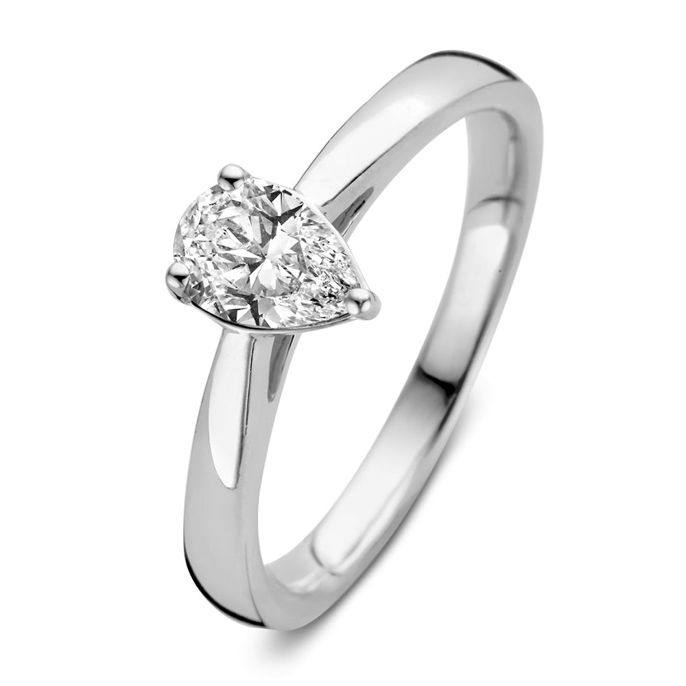 Ring aus Weißgold mit einem herzförmigen Diamanten und glattem, schmalem Band