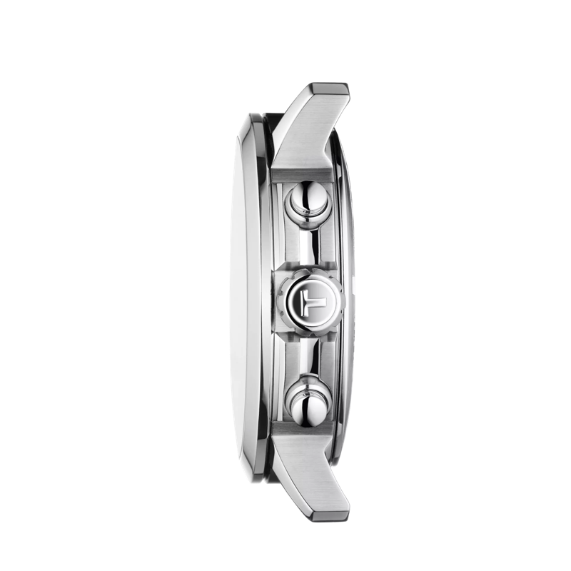Zijaanzicht van een zilverkleurige Tissot PRC 200 Chronograaf van Tissot, met twee drukknoppen en een kroon met een ingegraveerd logo, die het Zwitserse kwartsuurwerk toont tegen een effen witte achtergrond.