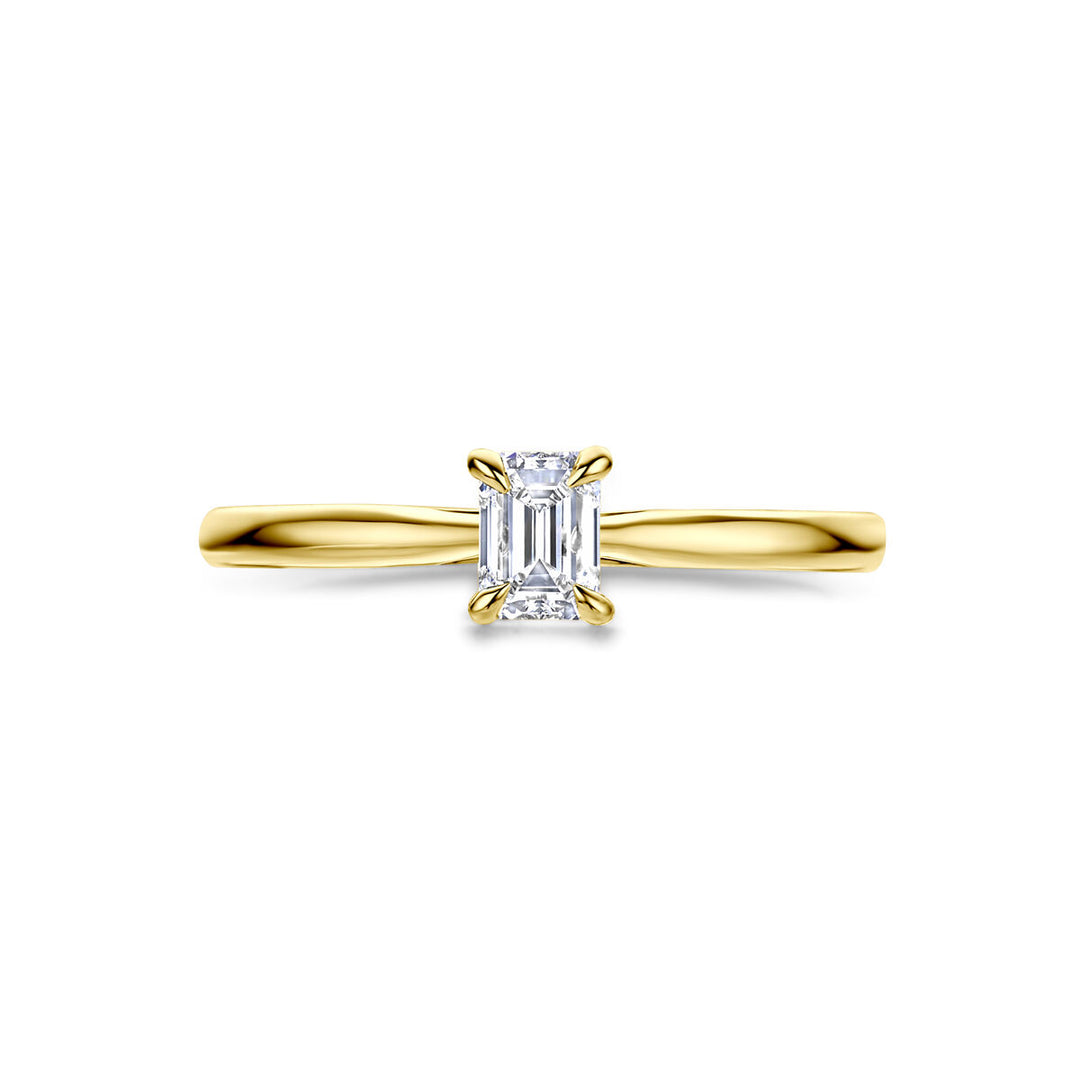 De Van der Kooij Collectie ring lab grown diamant 0.50ct H SI 14K geelgoud is een damesring met een rechthoekige smaragd geslepen lab grown diamant solitaire in een vier tand zetting, afgebeeld op een witte achtergrond.