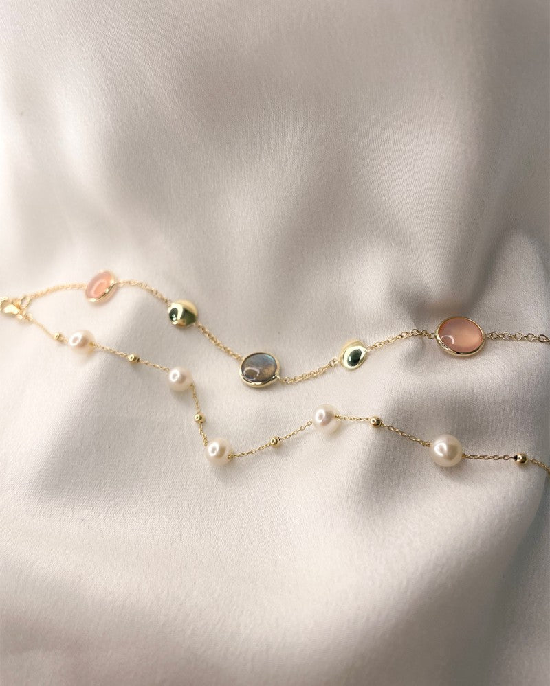 Gelbgoldarmband mit Labradorit und Rosenquarz – 14 Karat, 19 cm
